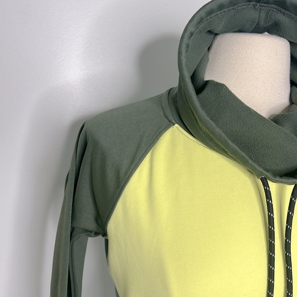 Marmot funnel neck long sleeve color block top, size small - Picture 5 of 13